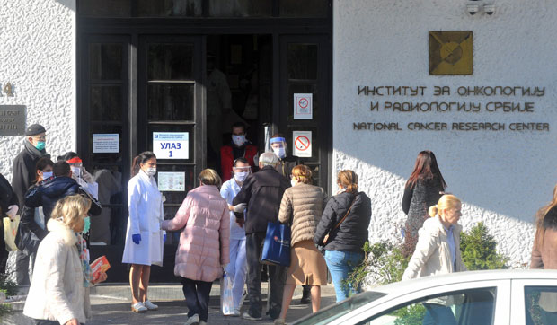 У Институту за онкологију од понедељка постепено враћају радиотерапију: Лечење рака не сме да чека 